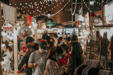 Thaïlandais portant le masque Covid en Thaïlande à Chiang Mai
