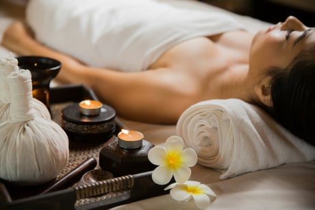 le-massage-thailandais-histoire-bienfaits-differentes-pratiques