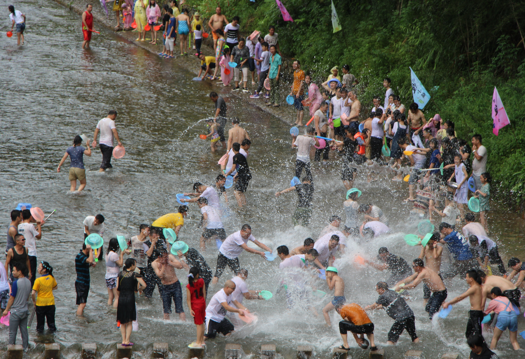 Fête de l'eau en thailande, le Songkran avec Odasie