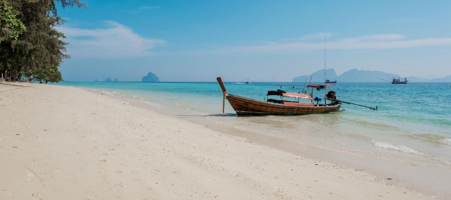 La plage de Ao Pai à Koh Kradan en Thaïlande