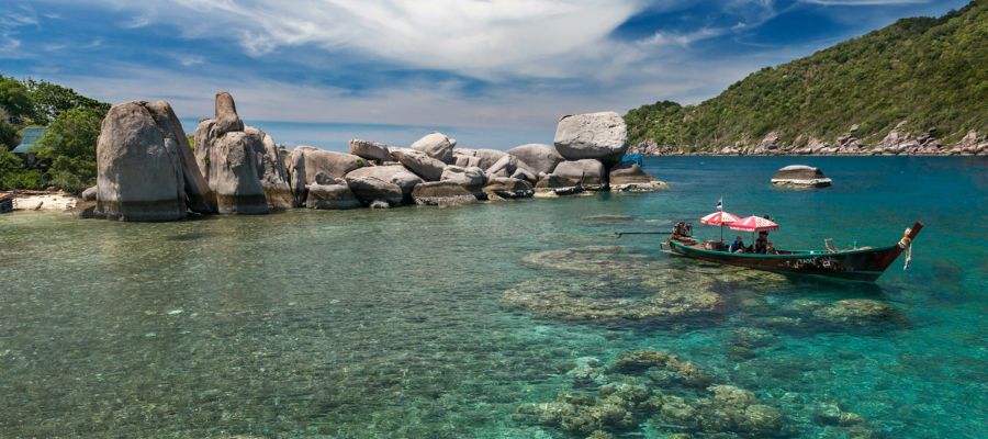 Plonger dans les eaux de Koh Tao, en Thaïlande