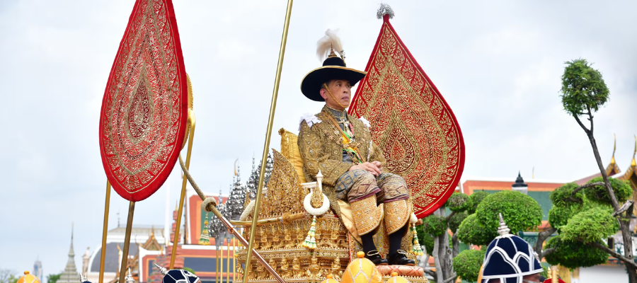 Le cortège de rama X pour son couronnement