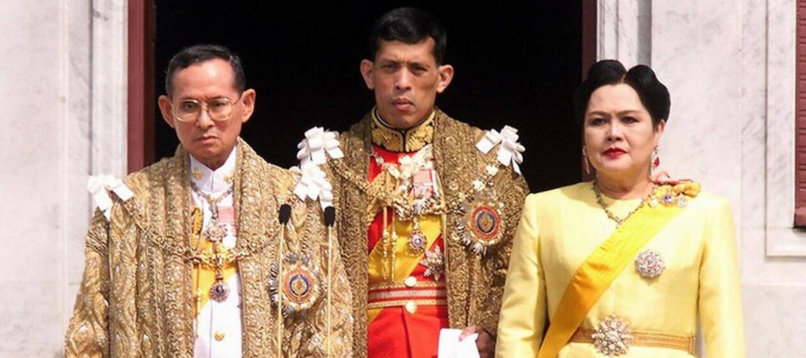 Portrait de la famille royale en thailande symbole d'équilibre du pays
