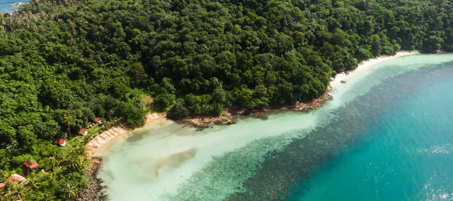 Plage paradisiaque aux eaux chrystallines de Koh Chang