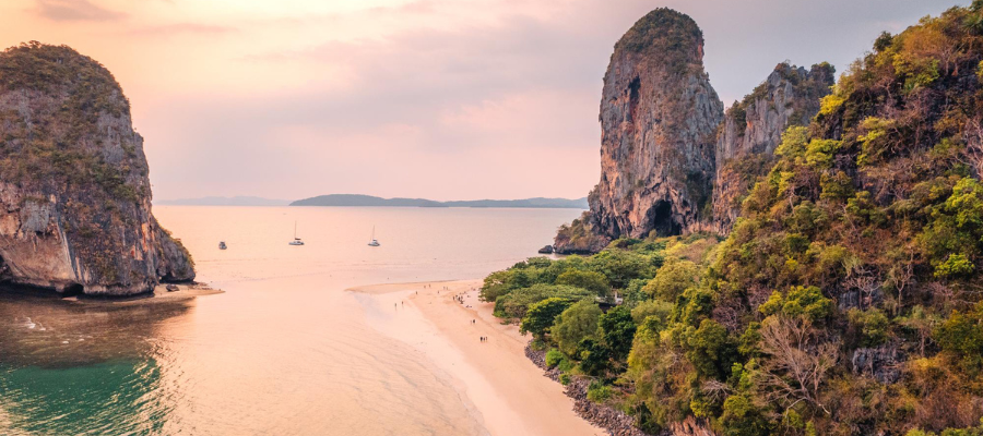 La plage de Railay Beach, Krabi, Thaïlande