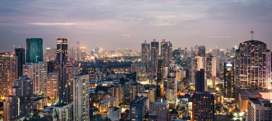 Bangkok de nuit, une vue imprenable sur les buildings. 